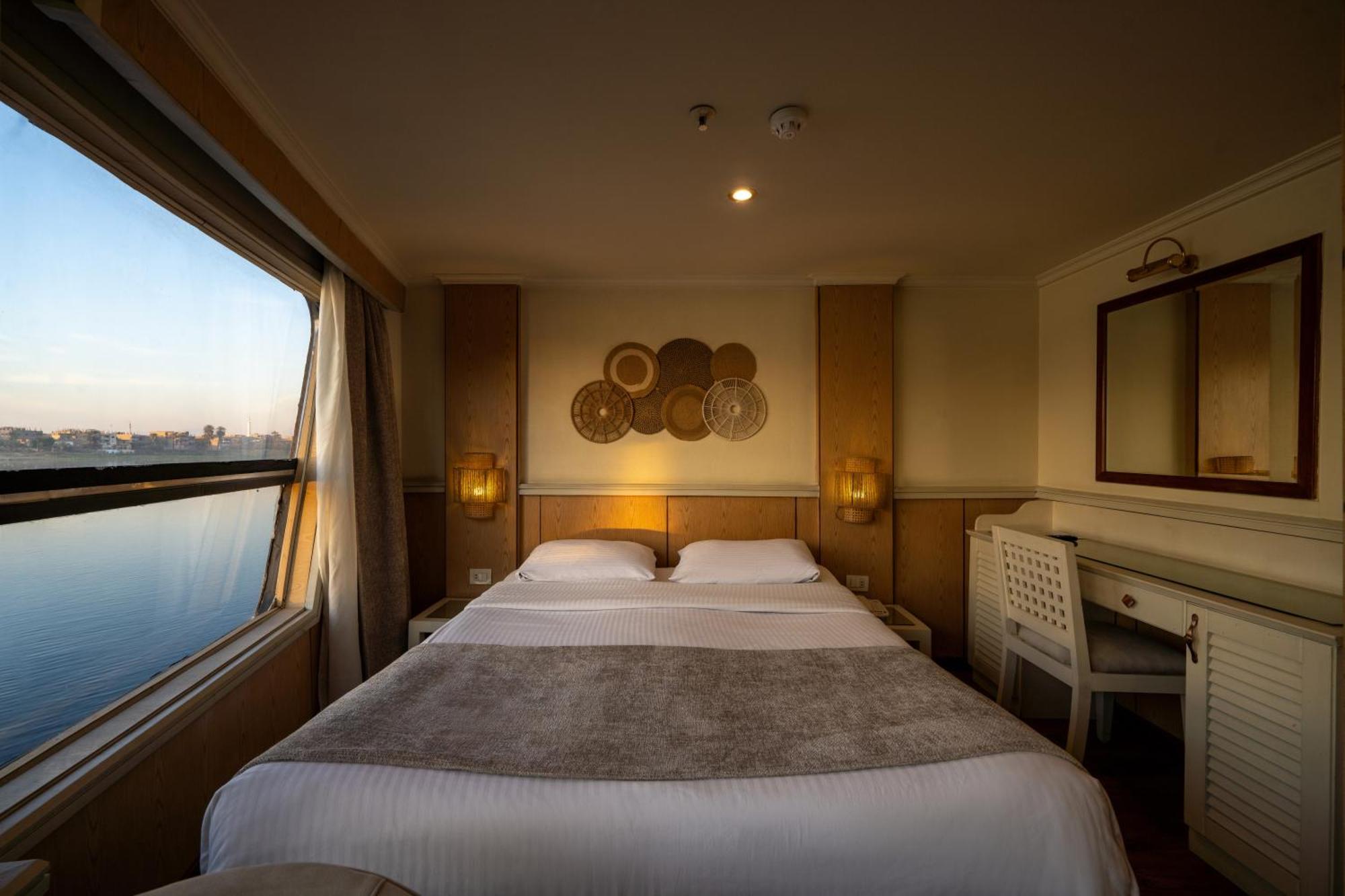 Magic I Nile Cruise Deluxe Boat The Scheduled Departure Is On Saturday For A 7-Day Nile Cruise Hotel Luxor Kültér fotó