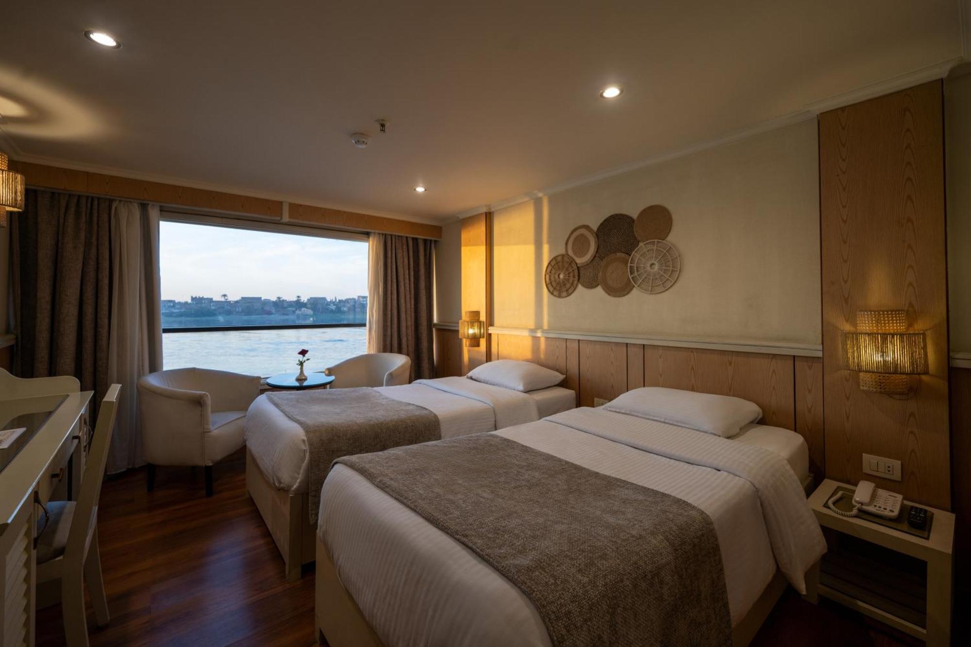 Magic I Nile Cruise Deluxe Boat The Scheduled Departure Is On Saturday For A 7-Day Nile Cruise Hotel Luxor Kültér fotó